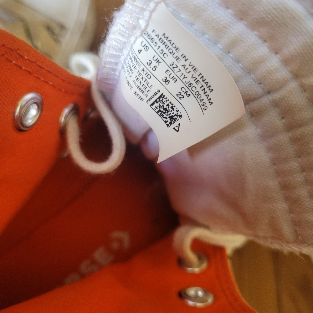 Converse - Picture 8 of 11